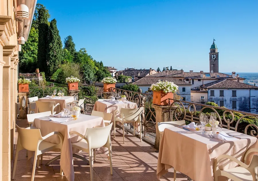 Colazione dolce con prodotti locali